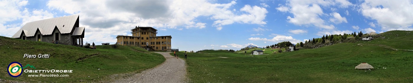 87 Panoramica sui Piani di Artavaggio.jpg